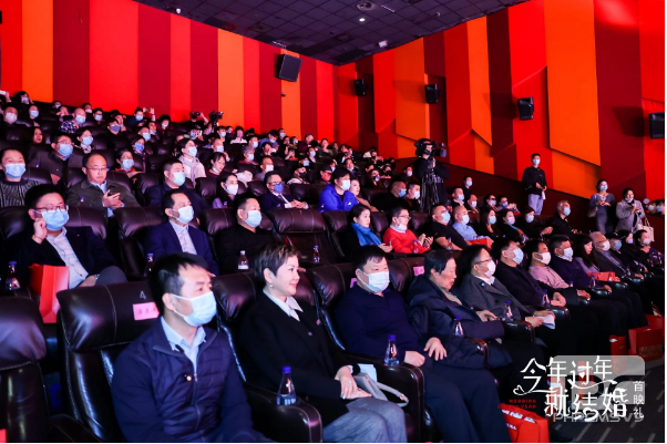 电影《今年过年就结婚》首映，小人物大情感虐哭观众