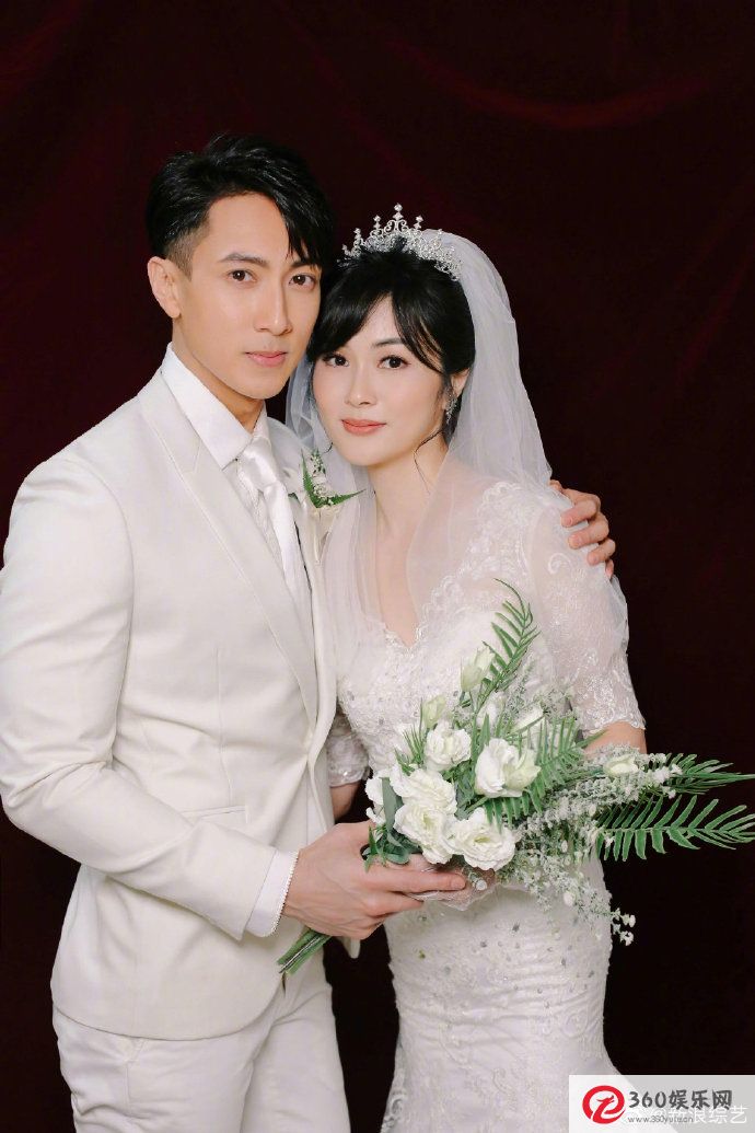 吴尊·林·李因的结婚照展示了亲密婚礼的全部快乐
