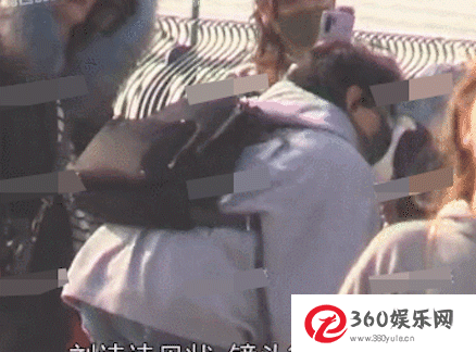 吴奇隆刘师师带儿子参观迪士尼