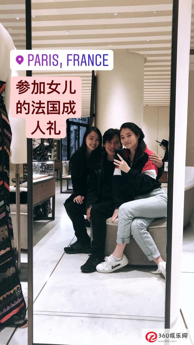 最近一张56岁的李连杰的照片显示，他和女儿拍照时精神状态良好