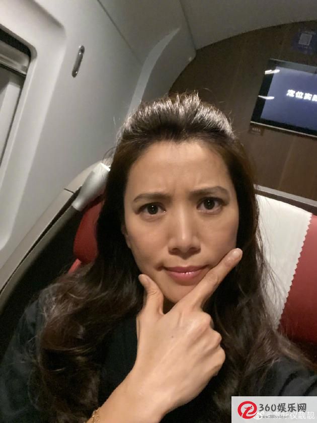 袁咏仪烘烤蛋糕庆祝他儿子张慕童的13岁生日